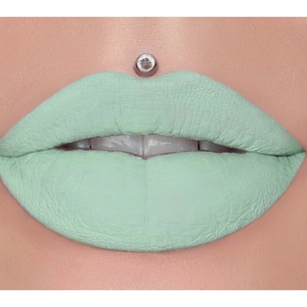 Jeffree Star Velour Liquid Lipstick in the Hot Pink box. High Society